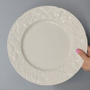 DP900 Mikasa English Countryside White Round 11" dinner plate